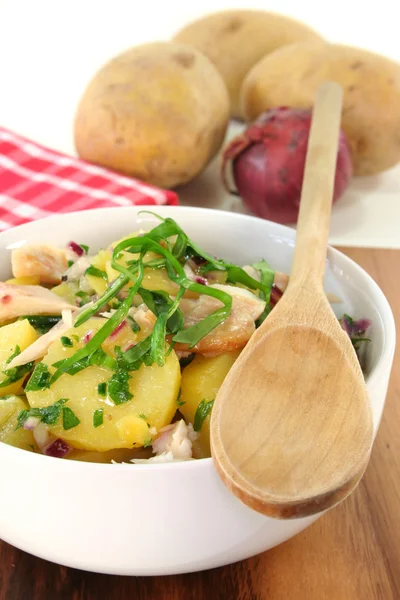 Salată de cartofi de usturoi sălbatic — Fotografie, imagine de stoc