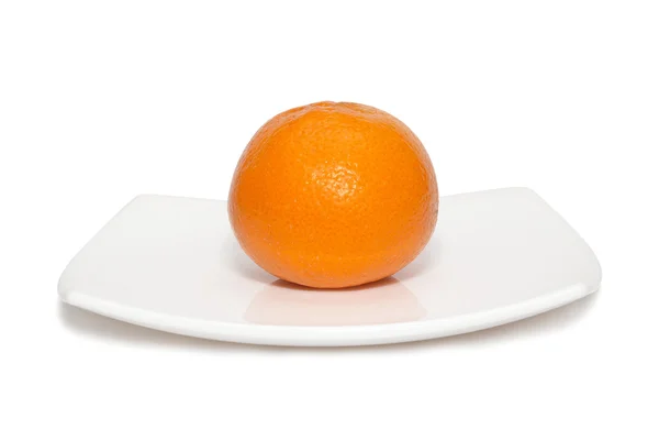 Narancs-mandarin a tányéron. — Stock Fotó