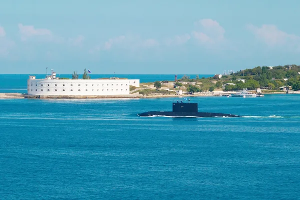 Російський Підводний Човен Виходити Вулицю Від Bay — стокове фото