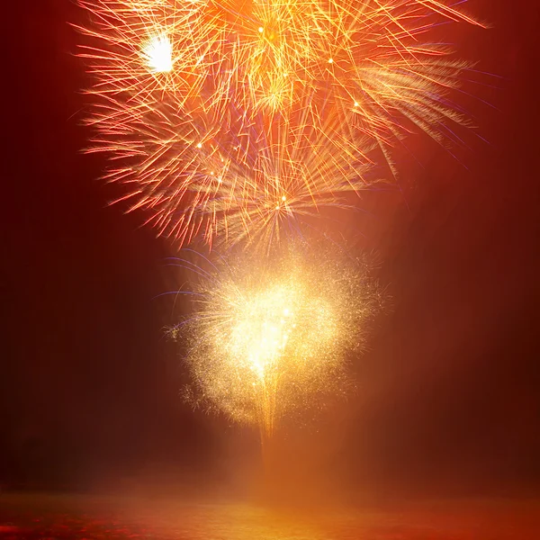 Saudação, fogos de artifício acima da baía . — Fotografia de Stock