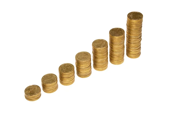 Escada à riqueza de moedas de ouro isoladas em branco . — Fotografia de Stock