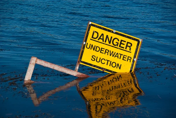 Danger Beware Sign Edge Lake — Stock Photo, Image