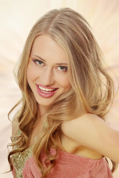 Krásná mladá blondýnka — Stock fotografie
