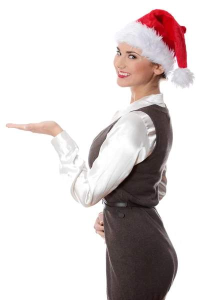 Молода усміхнена жінка з червоним капелюхом Санта — стокове фото