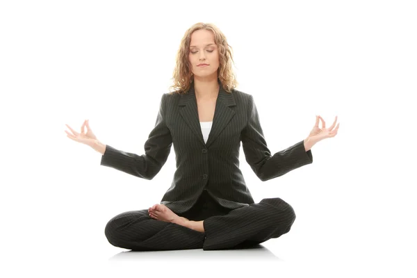 Schöne Geschäftsfrau Sitzt Auf Weißem Schreibtisch Lotusblumen Position Des Yoga — Stockfoto