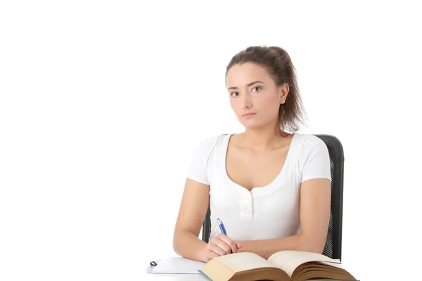 学习用书和笔记垫 孤立的白色衬底上桌的年轻女子 — 图库照片