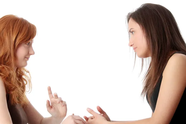Dvou mladých ženách mluví — Stock fotografie