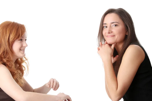 Dvou mladých ženách mluví — Stock fotografie