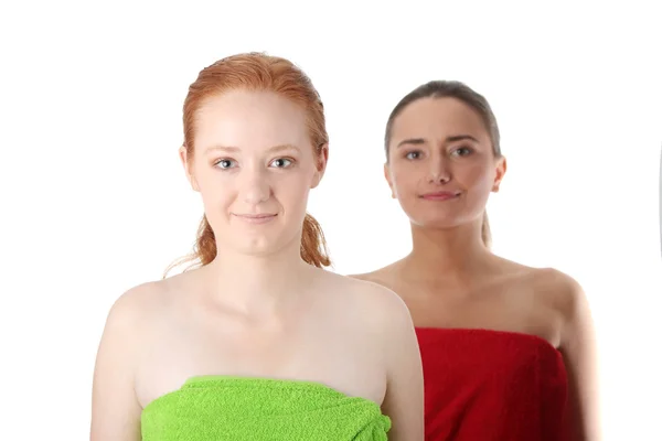 Спа Портрет Двух Женщин Рыжей Брюнетки Изолированы Белом Фоне — стоковое фото