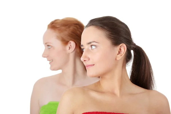 Spa Kaplıca Iki Kadın Kızıl Saçlı Esmer Beyaz Arka Plan — Stok fotoğraf