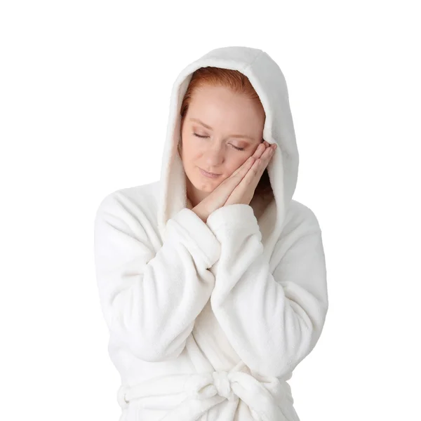 年轻女子穿白色浴袍 — 图库照片