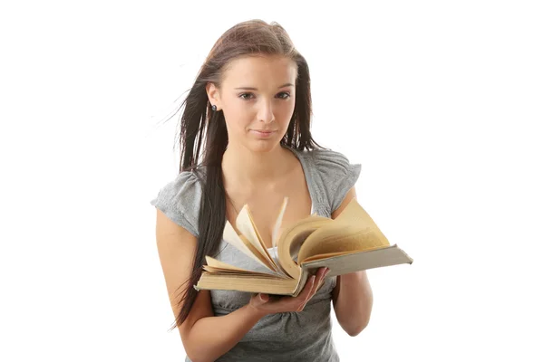 Νεαρός φοιτητής έφηβος γυναίκα διαβάζοντας ένα βιβλίο — Φωτογραφία Αρχείου