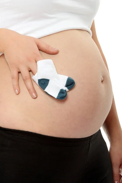 妊娠中の女性の赤ちゃんの靴下 — ストック写真