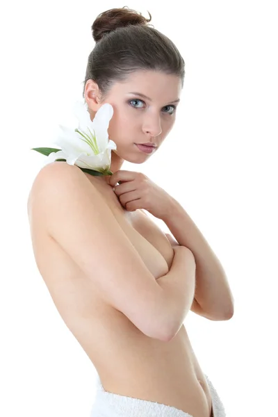 Πορτρέτο του φρέσκο και όμορφη γυναίκα με λουλούδι — Φωτογραφία Αρχείου