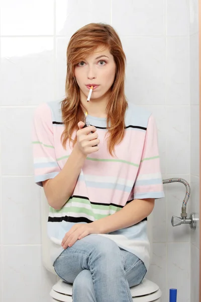Teen Girl Caught Smoking Bathroom — Stock Photo, Image