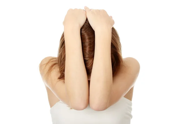Ängstliches Teenie Mädchen Versteckt Sich Ihren Händen Isoliert Auf Weiß — Stockfoto