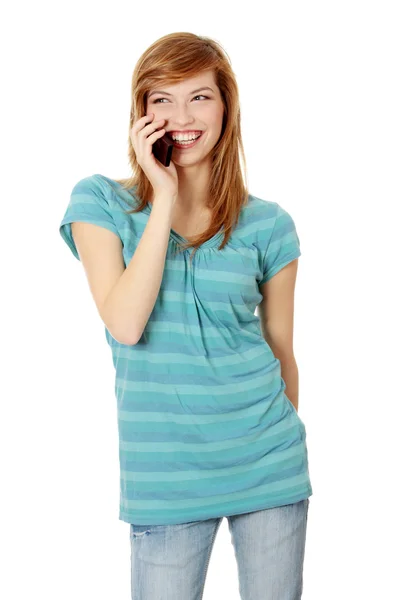 年轻快乐的白种女人打电话与孤立在白色的手机 — 图库照片