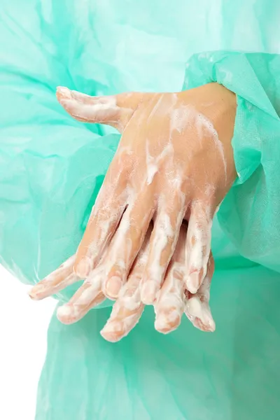 Γυναίκα χειρουργός πλύσιμο τα χέρια της — Φωτογραφία Αρχείου