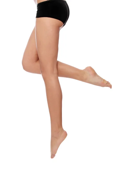Μακριά Όμορφα Πόδια Γυναίκας Απομονωμένα Στο Λευκό — Φωτογραφία Αρχείου