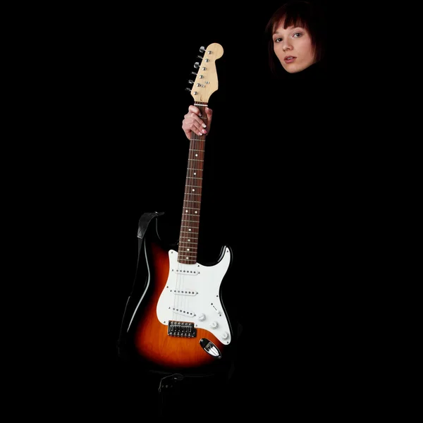 Elektro Gitar Siyah Arka Plan Üzerinde Olan Kadın — Stok fotoğraf