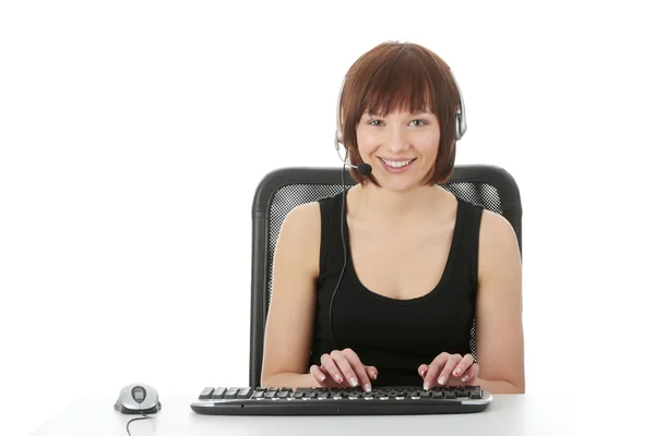 Nastolatki kobiety za pomocą komputera — Zdjęcie stockowe