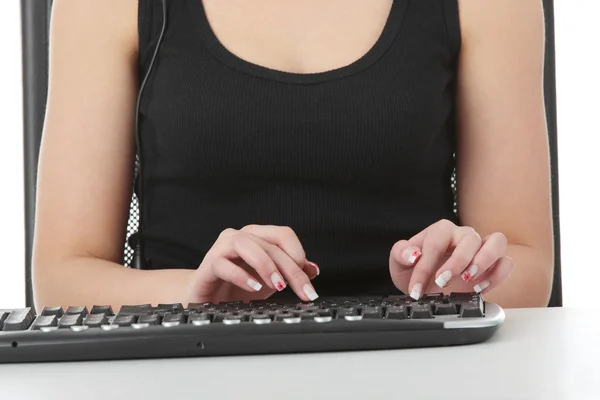 Nastolatki kobiety za pomocą komputera — Zdjęcie stockowe