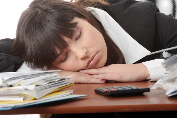 Slapen Vrouwelijke Invullen Van Belastingformulieren Tijdens Vergadering Haar Bureau Geïsoleerd — Stockfoto