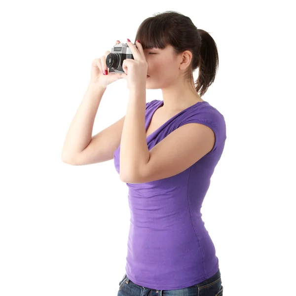 Menina Bonita Fazendo Foto Usando Câmera Slr Clássico Isolado Branco — Fotografia de Stock