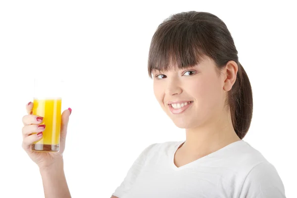 年轻美丽适合从玻璃 孤立在白色背景上喝橙汁的白种女人 — 图库照片