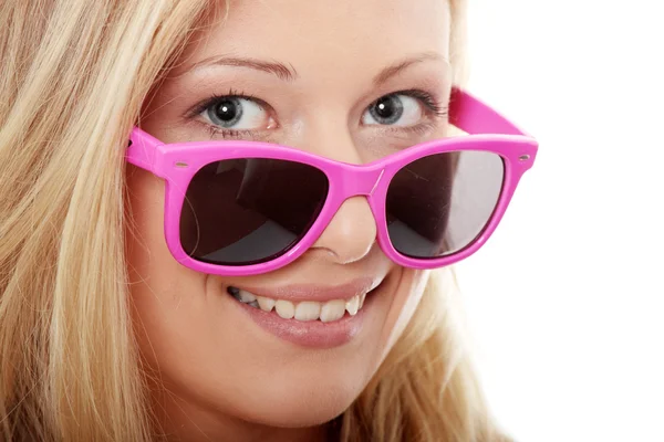 Chica Joven Verano Con Gafas Sol Color Rosa Aislado Blanco — Foto de Stock