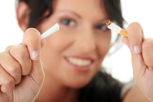 Junge Frau Hört Mit Dem Rauchen Auf Isoliert Auf Weiß — Stockfoto