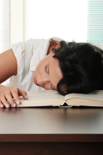 Sleeping While Learning Tired Teen Woman Sleeping Desk — Stock Photo, Image