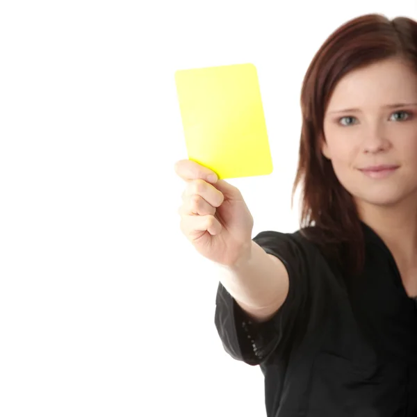 白で隔離され 赤のカードを示す若い女性主審 — ストック写真