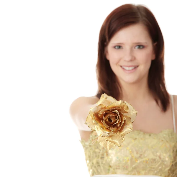 Молода Красива Жінка Елегантній Вечірній Золотій Сукні Тримає Золоту Троянду — стокове фото