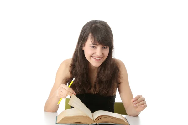 Teenie Mädchen Lernt Schreibtisch Isoliert Auf Weiß — Stockfoto
