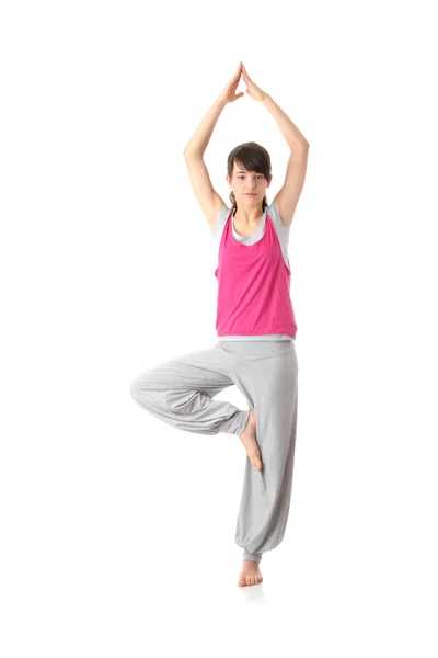 Підліток жінка тренує йогу — стокове фото