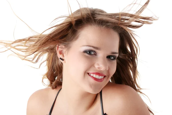 Beyaz Arka Plan Üzerinde Izole Saçında Rüzgar Olan Genç Kadın — Stok fotoğraf