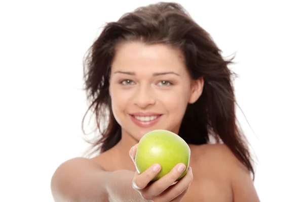 心を手にクリームします。ung kvinna äter äpple — Stockfoto
