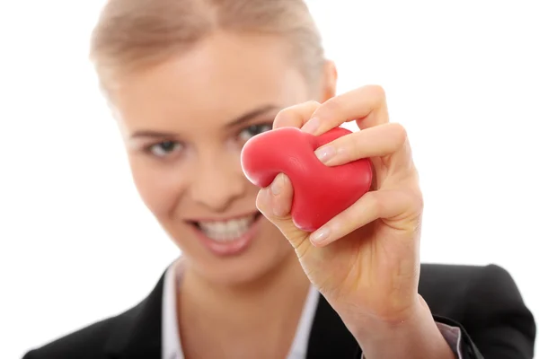 Νεων Επιχειρηματιων Γυναίκα Που Κρατά Την Καρδιά Σχήμα Παιχνίδι — Φωτογραφία Αρχείου
