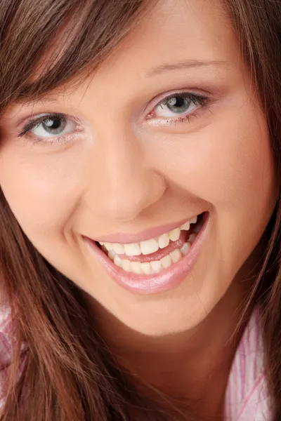 Beyaz Zemin Üzerinde Izole Poz Mutlu Güler Yüzlü Genç Bayan — Stok fotoğraf