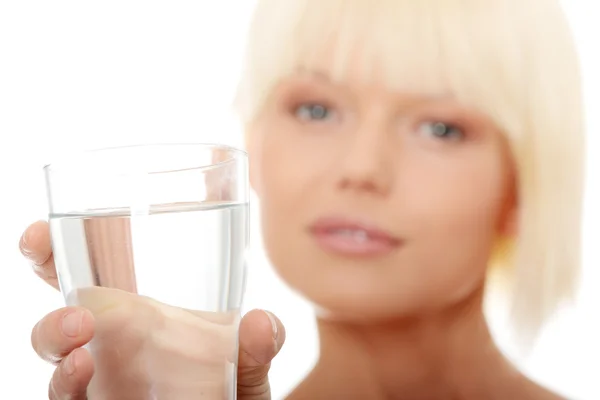 Mujer agua potable — Foto de Stock