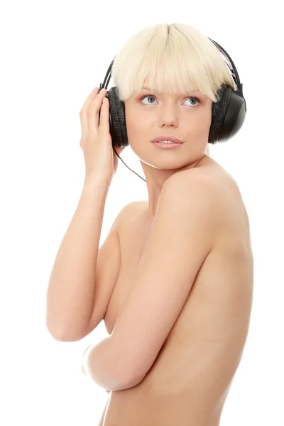 ヘッドフォンでトップレスの女性が魅力的です — ストック写真