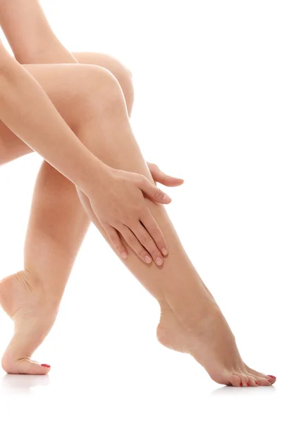 Длинные Красивые Ноги Женщины Изолированы Белом — стоковое фото