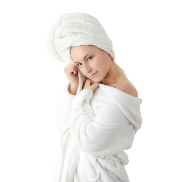 Jonge Kaukasische Vrouw Bad Handdoek Geïsoleerd Wit — Stockfoto