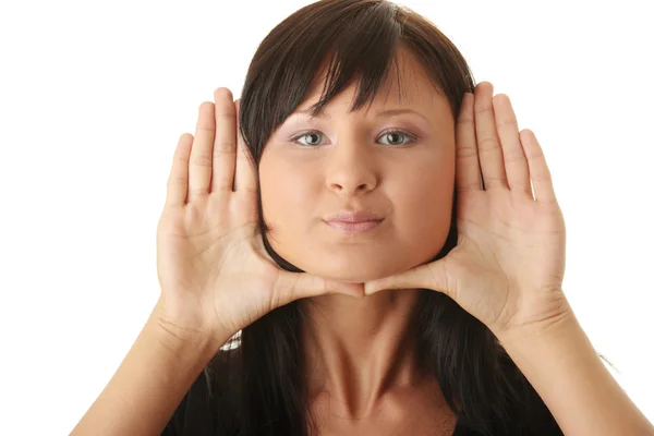 Mujer Joven Enmarcando Cara Con Sus Manos —  Fotos de Stock