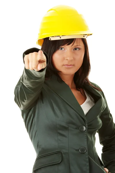 Jovem arquiteta ou construtora usando um chapéu amarelo hart — Fotografia de Stock