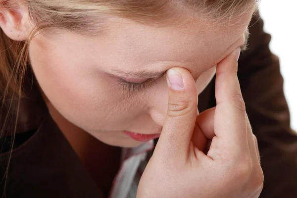 Kvinna med svår migrän huvudvärk — Stockfoto