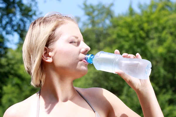 Pretty Woman Drinking Water Summer Glade — Stock Photo, Image