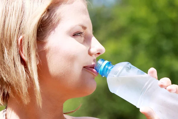 Pretty Woman Drinking Water Summer Glade — Stock Photo, Image