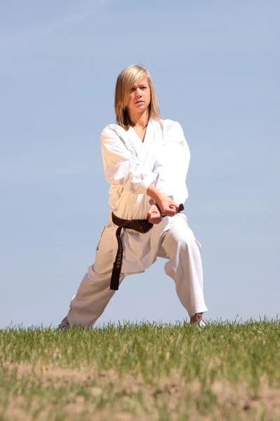 Karate-Mädchen — Stockfoto